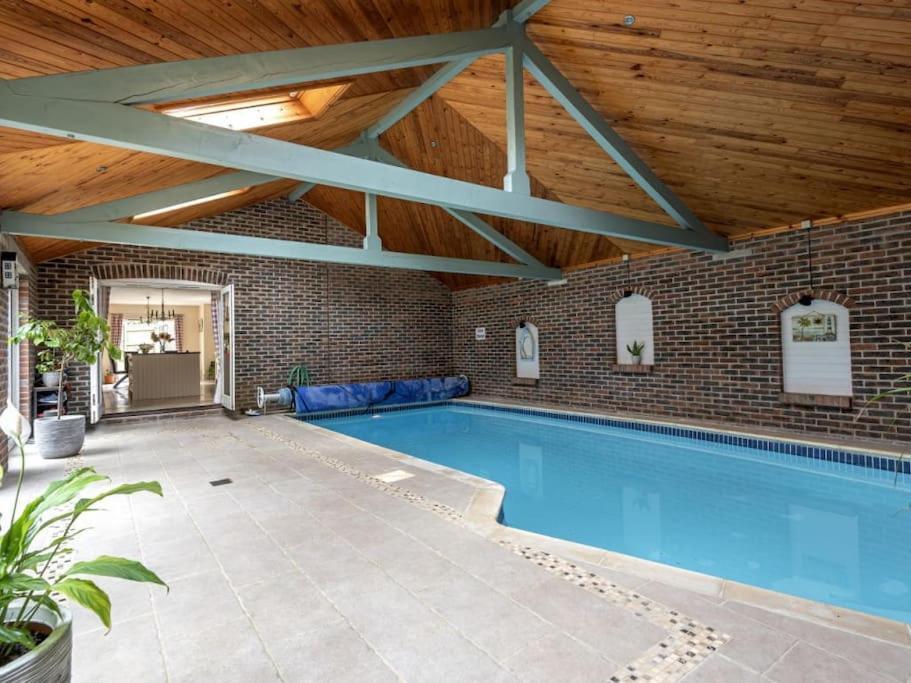 וויימות' Large Coastal Cottage, Private Indoor Pool, Hut Tub, Sauna And Steam Pod מראה חיצוני תמונה