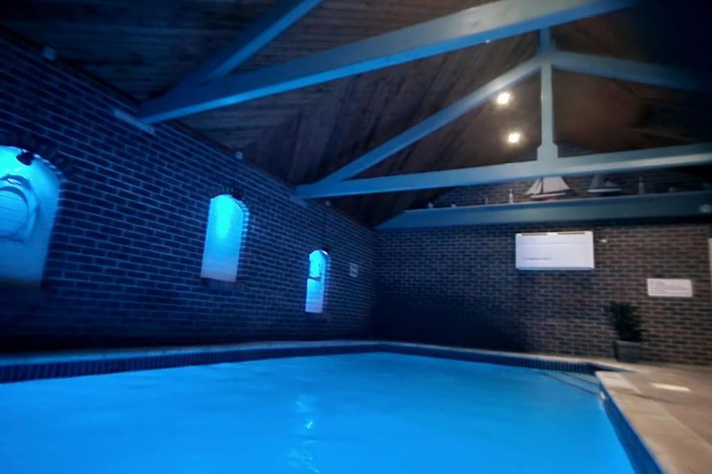 וויימות' Large Coastal Cottage, Private Indoor Pool, Hut Tub, Sauna And Steam Pod מראה חיצוני תמונה